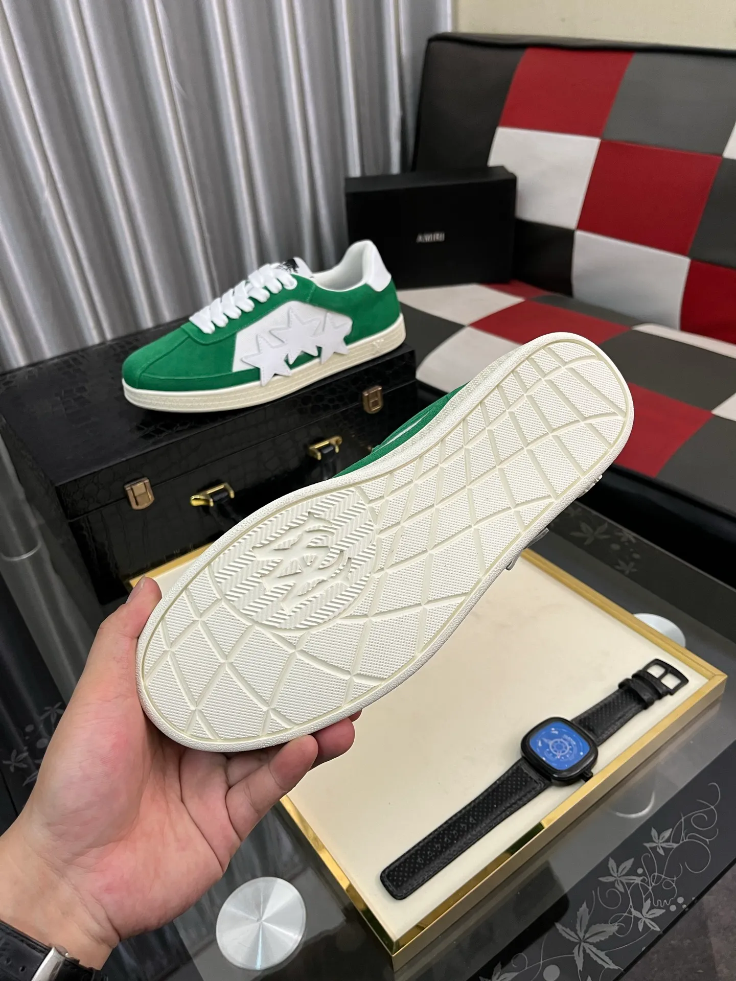 Men's shoes 💰420⌚️⌚️《AMIR*》New men's low-top casual sports sneakers bone shoes, another pair of irresistible bone shoes. Bone shoes are one of AMIRI's most popular items. They use first-layer cowhide uppers. The side bones are made of two cowhide laminations. They have a three-dimensional feel. The leather incisions are all oil-edged. Contrasting color design. Simple style. Fashionable sports. Customized metal LOGO nameplate to embellish shoelaces. Exclusive control of top version. Supports comparison. Breathable mesh lining Original rubber outsole A must-have item for daily leisure Suitable for various occasions Check it out if you are looking for high quality Super cool uppers Size: 38-445️⃣ Colors available